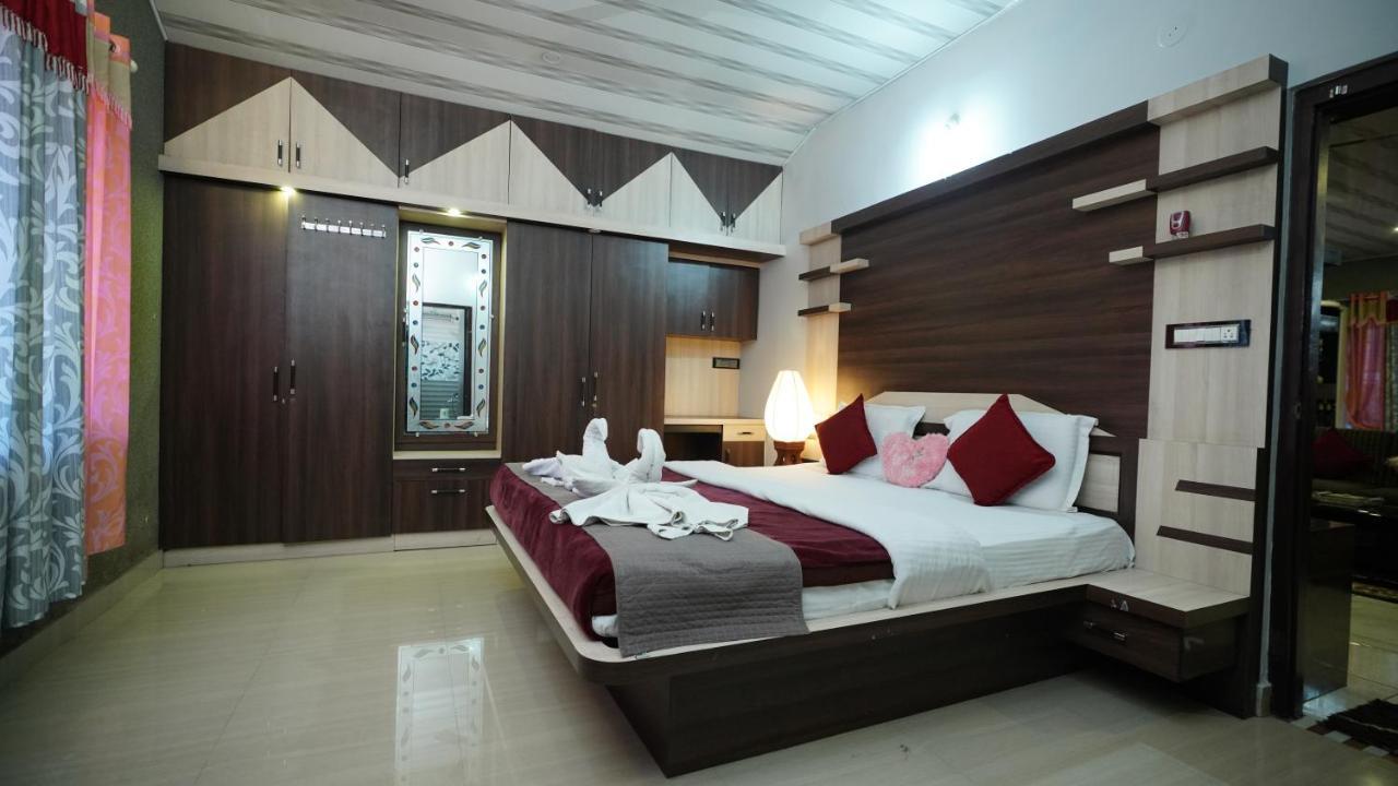 Homestay Srinikethana Home Stay With Swimming Pool *