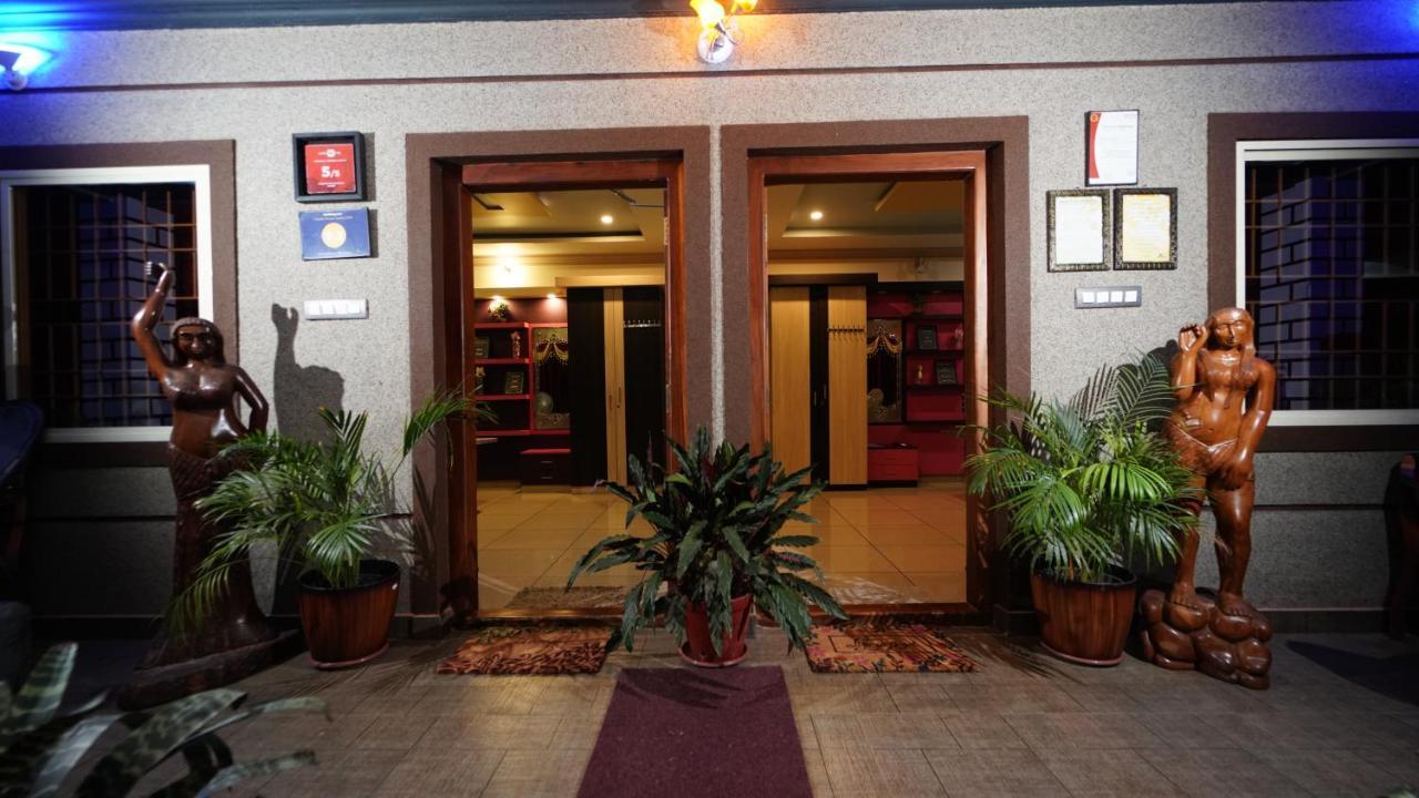 Homestay Srinikethana Home Stay With Swimming Pool