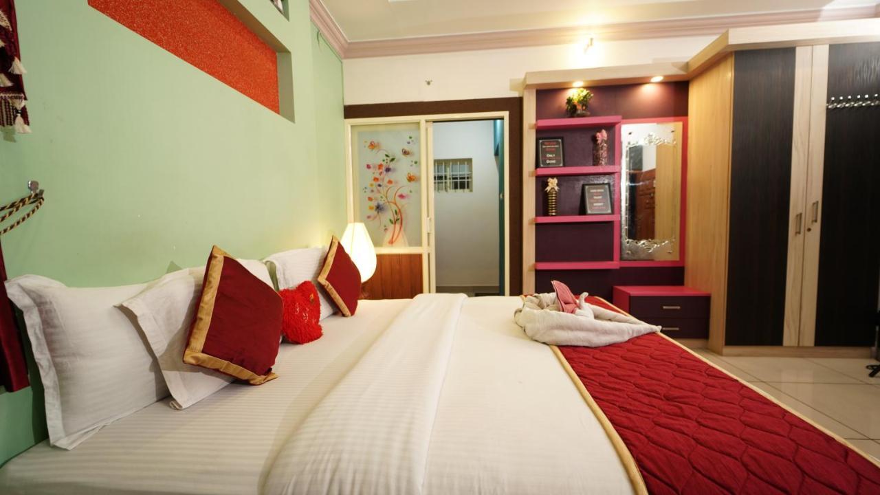 Srinikethana Home Stay With Swimming Pool * Madikeri