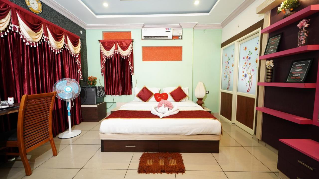 Homestay Srinikethana Home Stay With Swimming Pool *